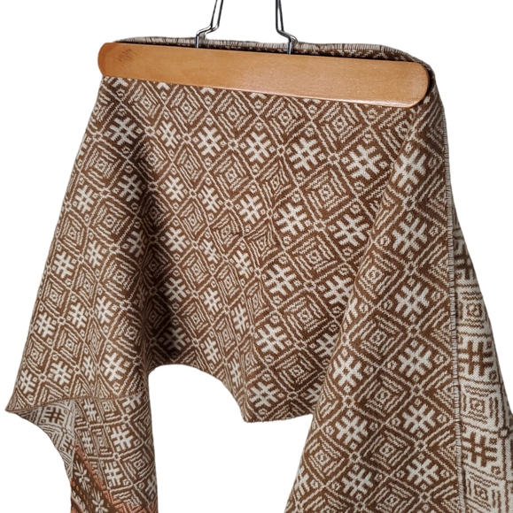 BETTER THAN CASHMERE Patterened Scarf - Picture 3 of 6